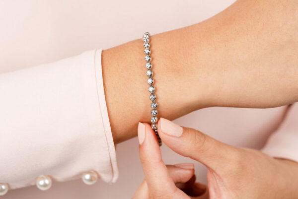 Round Bezel Set Diamond Tennis Bracelet